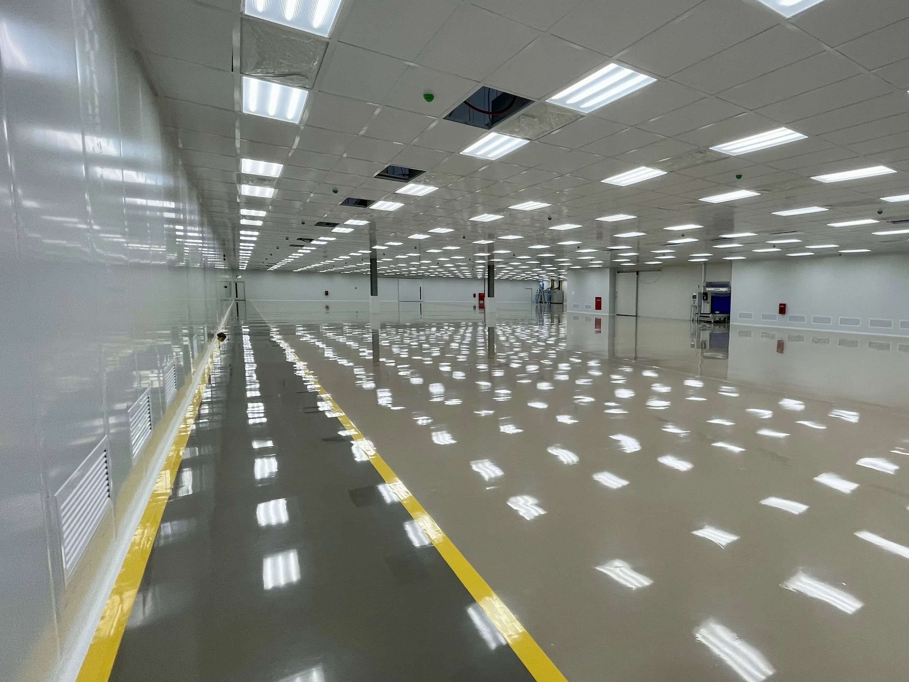 Epoxy cleanroom flooring
